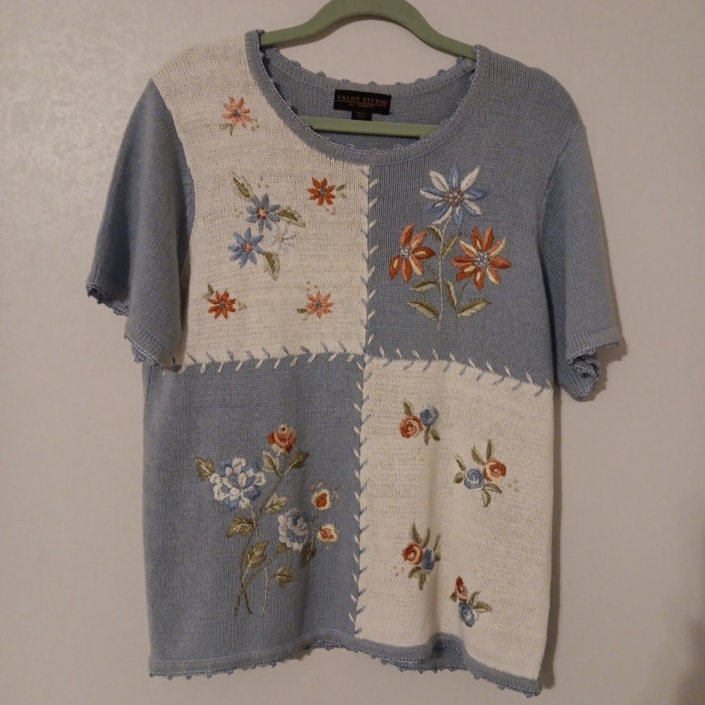 Salon‎ Studio Women's VTG Sweater  Sz.L  Blue/White w/Multi-Color Embroidery...